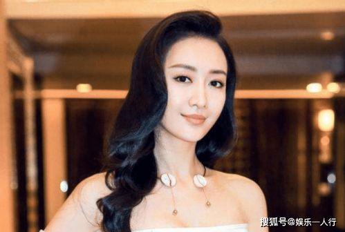 女主穿到娱乐圈吃瓜文,女主开启吃瓜之旅