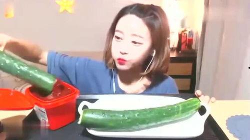 娱乐吃瓜酱拿着一块钱,吃瓜酱的奇妙冒险